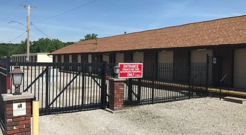 Gateway Storage - Columbia IL storage facility exterior view